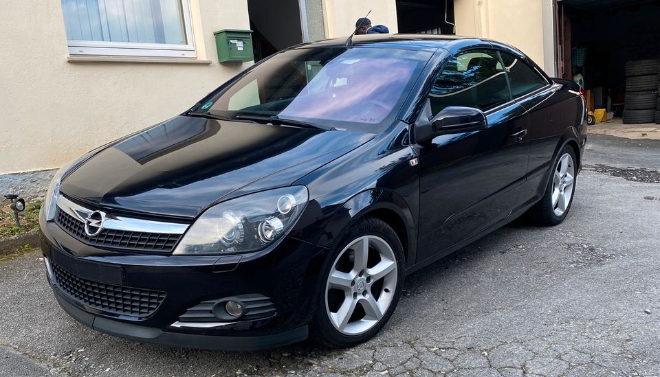 Opel Astra -H 1.9 CD TI Diesel Cabrio  top Zustand in Koblenz