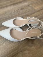 Weiße Schuhe mit leichtem Absatz Sachsen - Niederfrohna Vorschau