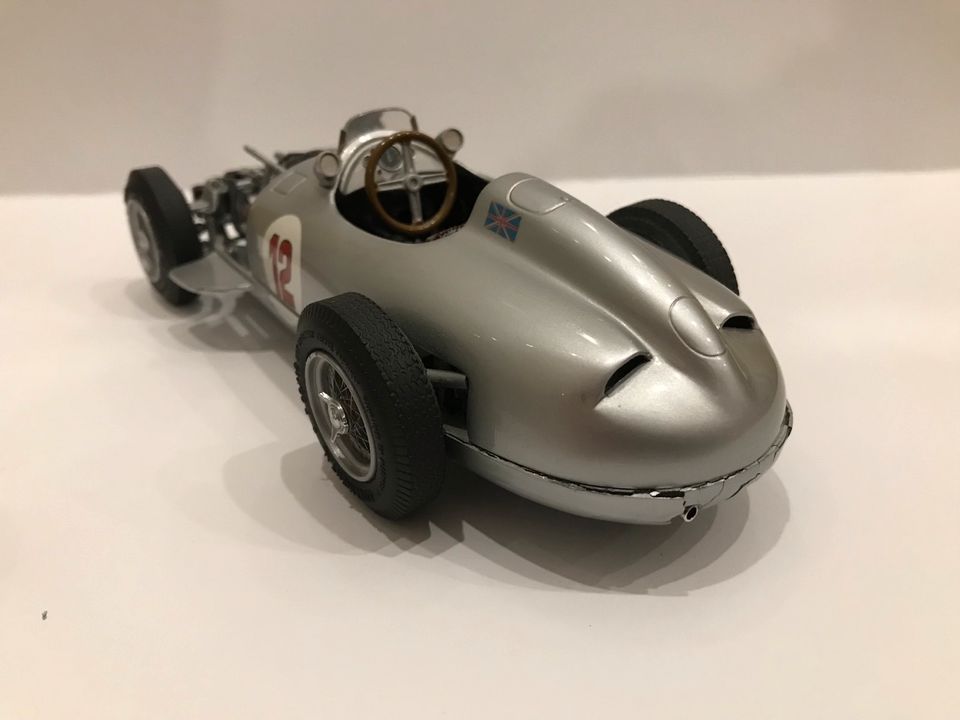 CMC Mercedes-Benz W196 #12 Stirling Moss 1:18 M-042 defektDiorama in Ochtendung