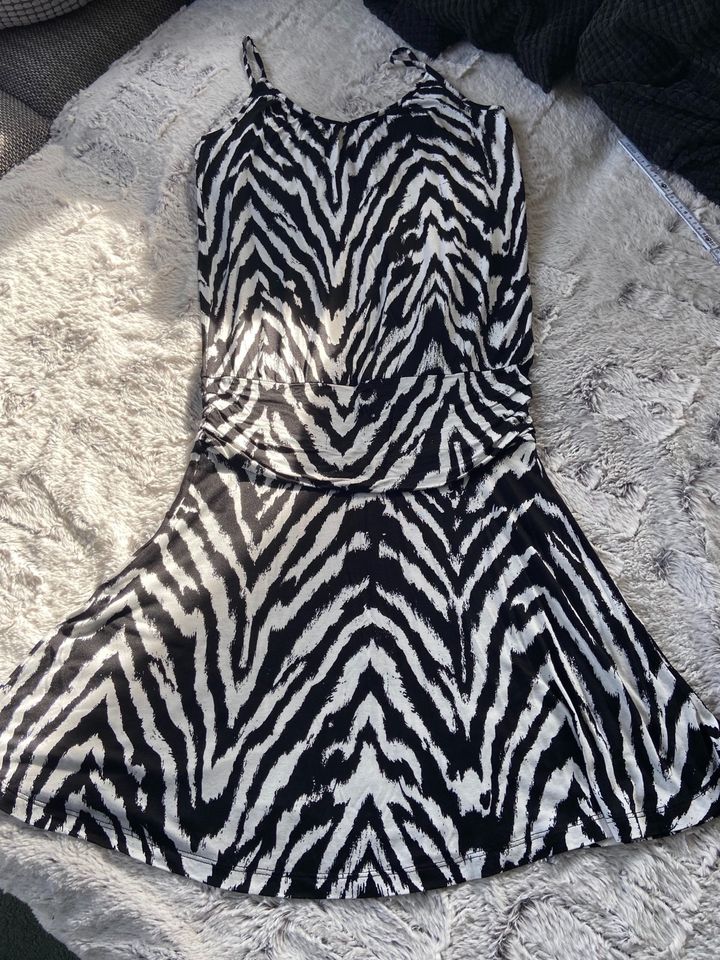 Kleid beachtime Nordrhein-Westfalen in | schwarz/weiß Versand ist - Gr. 38 Bornheim Kleinanzeigen Zebra inkl. jetzt Kleinanzeigen eBay