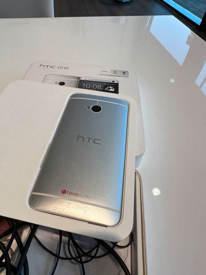 HTC One 801n Silber in Bremen