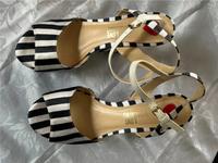 Moschino Sandalen Nordrhein-Westfalen - Frechen Vorschau
