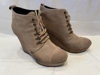 Diesel Damenschuhe beige Gr. 39 mit Wedgeabsatz Bayern - Theilheim Vorschau