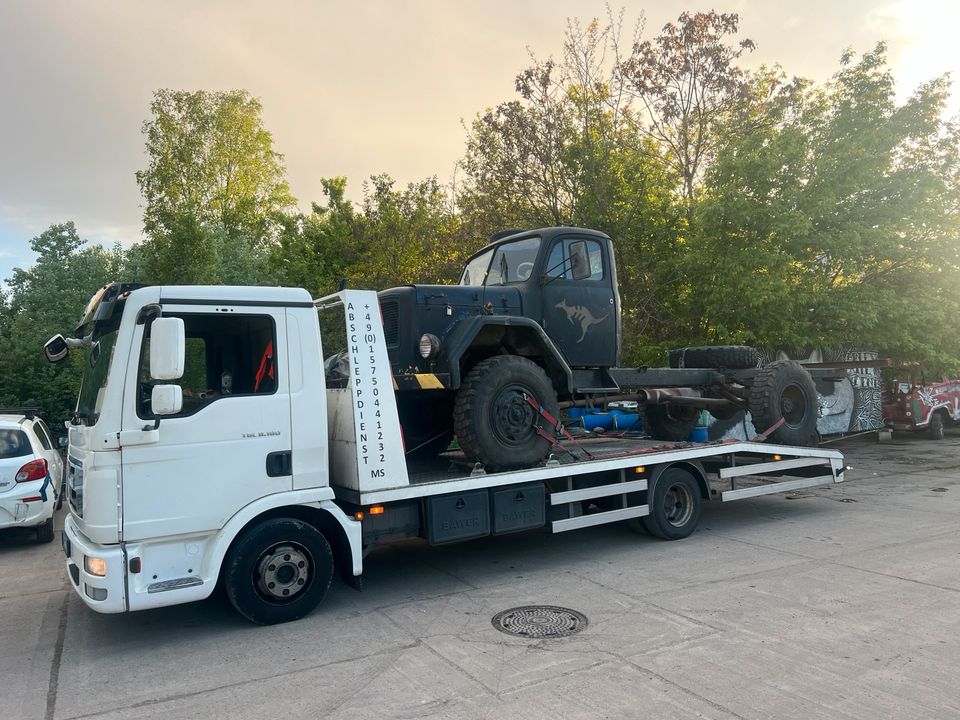 Transport LKW Bauwagen Wohnmobil Wohnwagen in Berlin