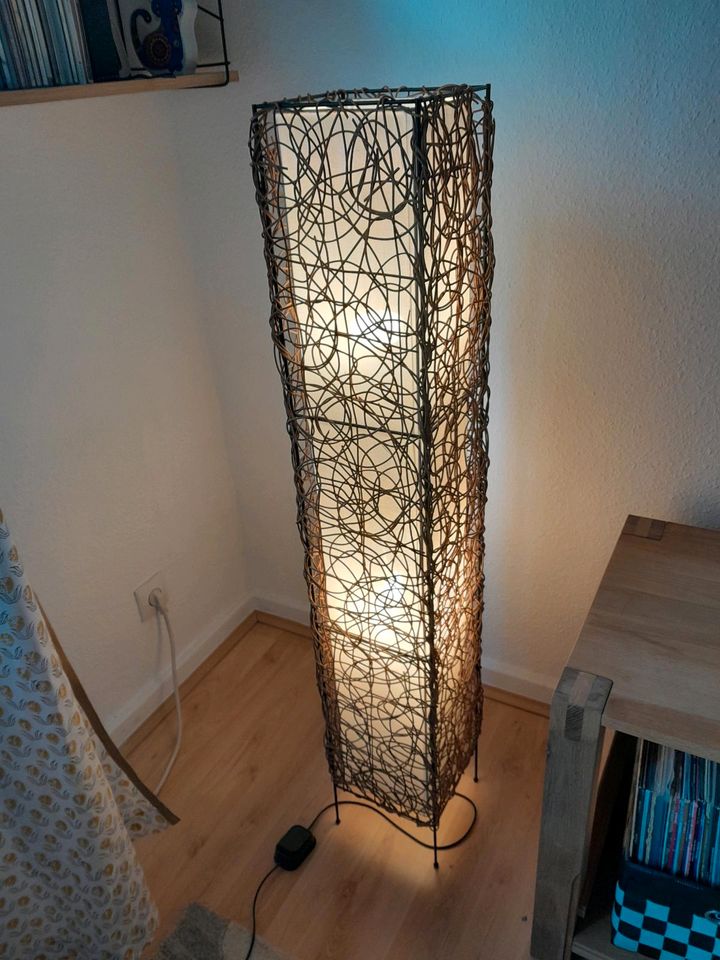 Wohnzimmer Stehlampe Rattan Geflecht in Bonn