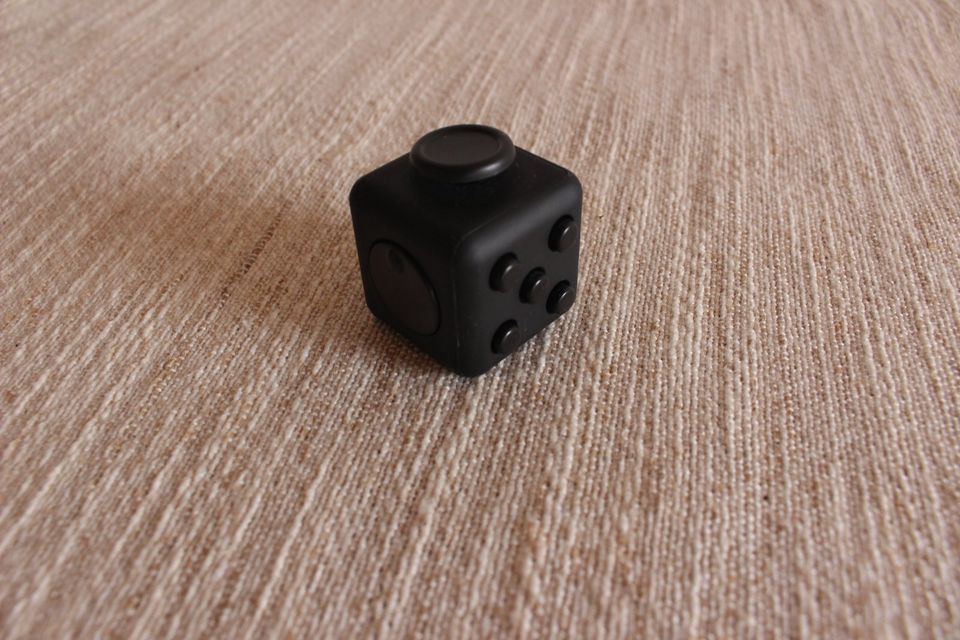 Mehrzweck Würfel gegen Stress und anxiety - Fidget Cube in Würzburg