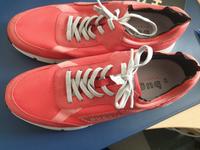 Herren Bugatti Sneaker rot Gr. 45 München - Thalk.Obersendl.-Forsten-Fürstenr.-Solln Vorschau