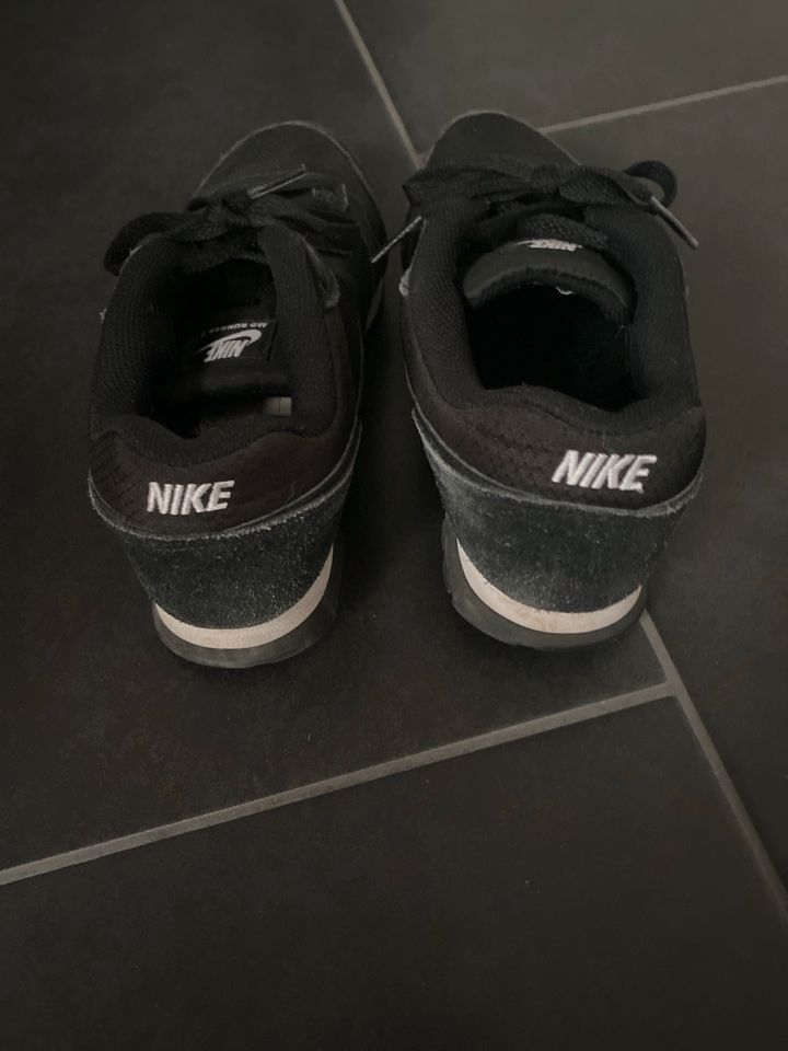Nike Sneaker MD Runner Gr. 38 schwarz in Edesheim (Pfalz)