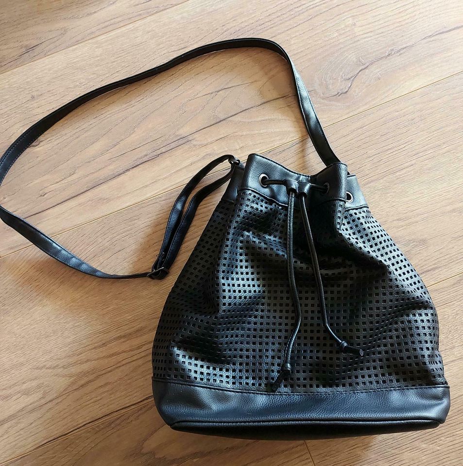 Beuteltasche Tasche Umhängetasche Atmosphere schwarz in Baden-Württemberg -  Freiberg am Neckar | eBay Kleinanzeigen ist jetzt Kleinanzeigen