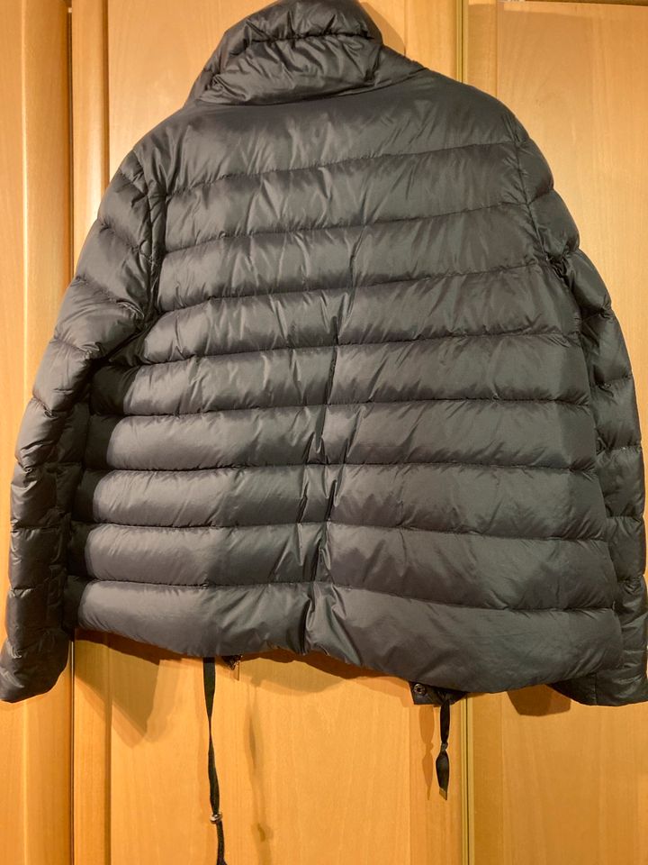 Federleichte schwarze Daunenjacke von Zara, Größe M, NP 89€ in Altrip