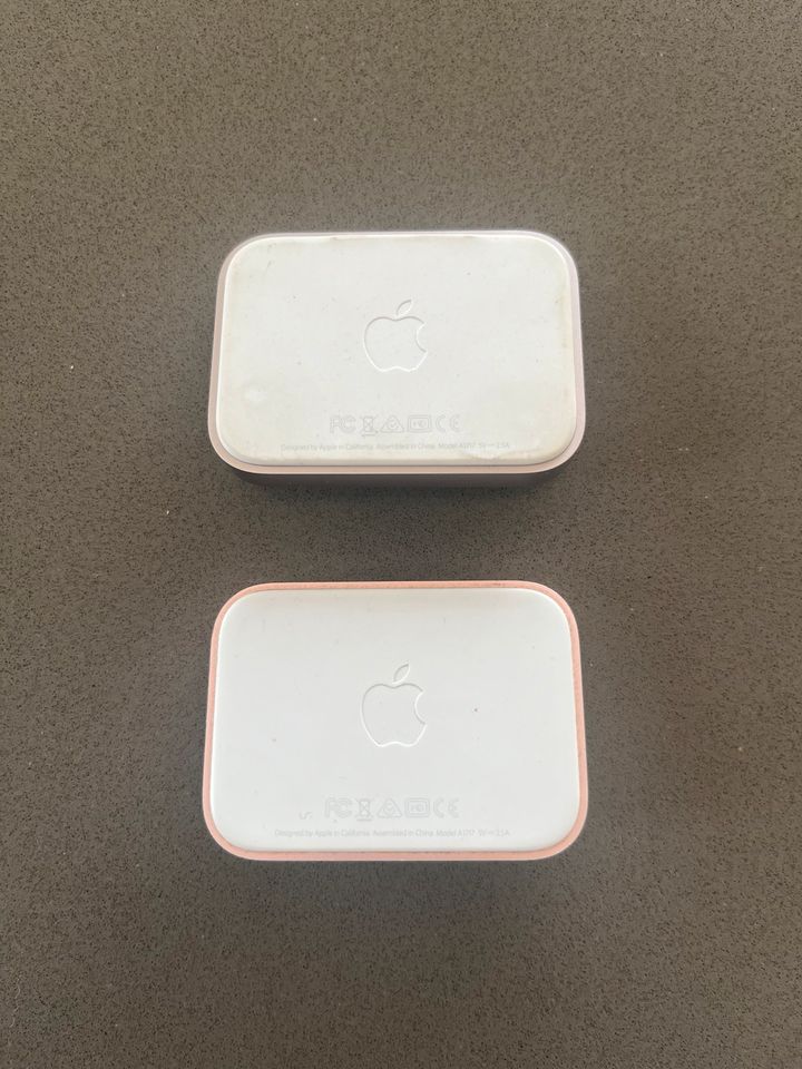 2 Stück Original Apple Lightning Dock in Krefeld