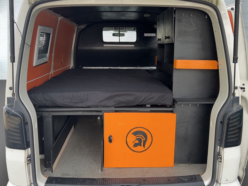 VW T5 2.5 TDI,Camperumbau,Bett,Schränke,SH,Klima,Alufelgen,RFK in Delmenhorst