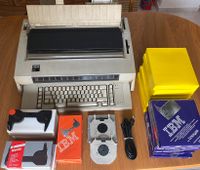 IBM 6746 Schreibmaschine super Zustand mit viel Zubehör Hessen - Bad Homburg Vorschau