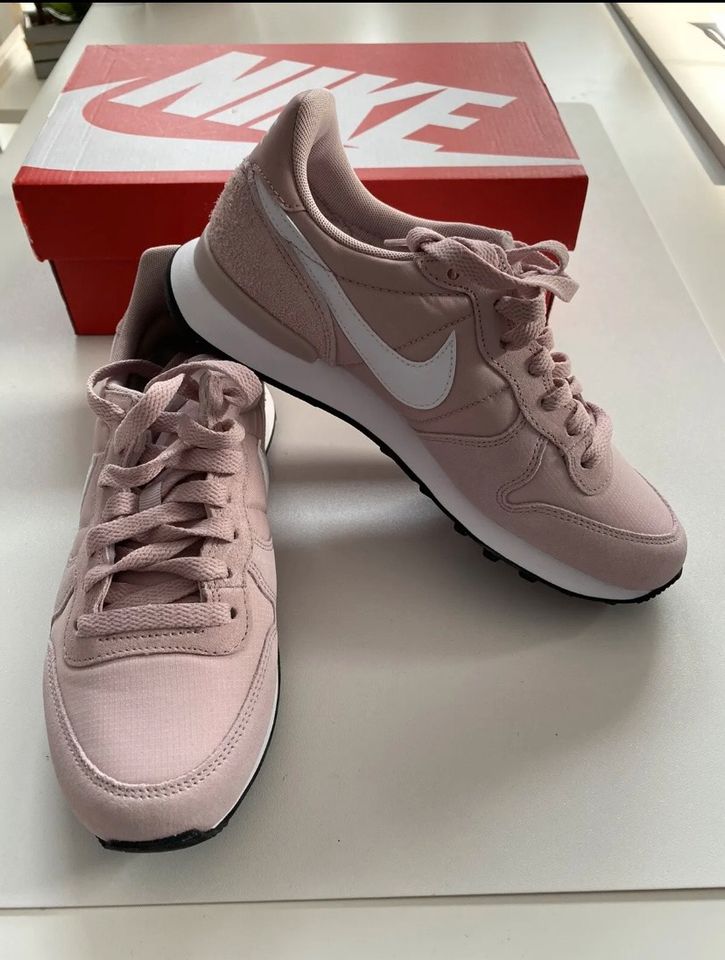 Nike Damen Sneaker Größe 37 1/2 in Hohen Neuendorf