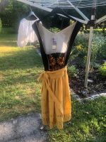 Verkaufe Dirndl in schwarz mit orange goldenen Verzierungen Kr. München - Oberschleißheim Vorschau