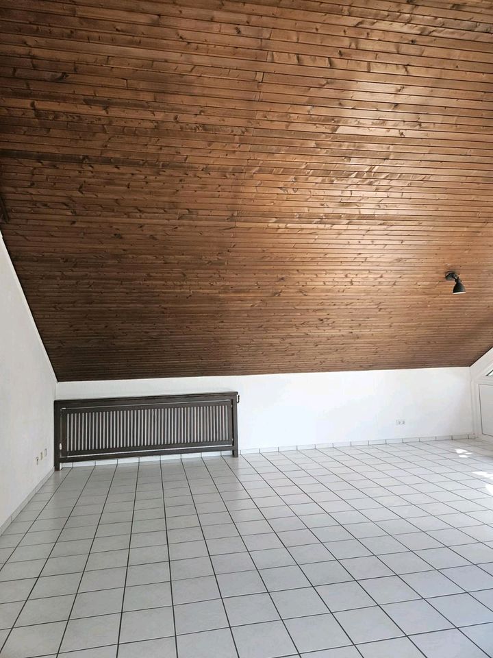 Schöne DG-Wohnung in ruhiger Lage in Krefeld in Tönisvorst