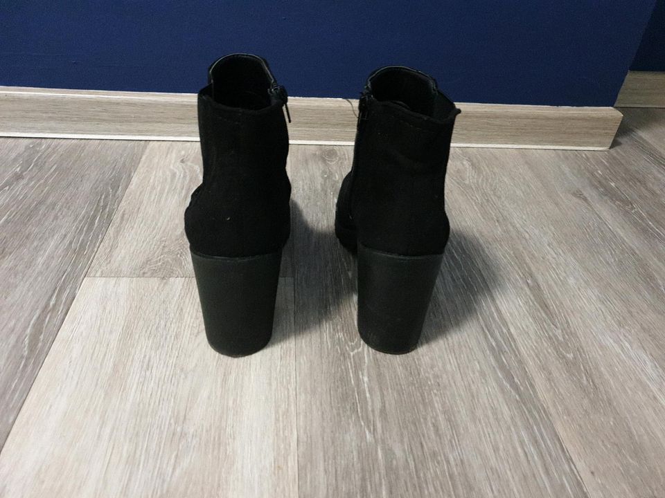 Halbstiefel mit Absatz für Damen schwarz, Größe 38, Graceland in Pforzheim