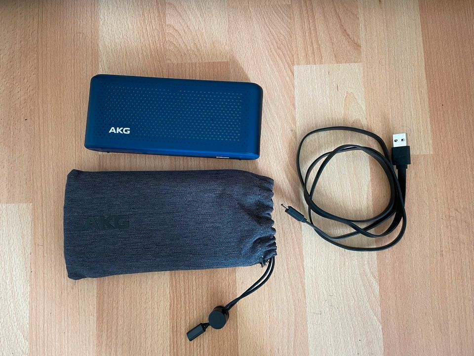AKG S30 Bluetooth Lautsprecher mit Powerbank-Funktion in Ansbach