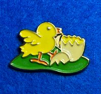 ***SÜSS*** Anstecknadeln / Pins - Ostern Küken Walle - Osterfeuerberg Vorschau