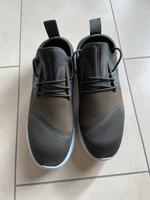 sehr leichter Sneaker von "Nike", oliv, wie  NEU! Hessen - Biedenkopf Vorschau