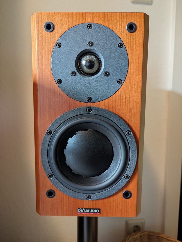 Dynaudio Focus 110 High End Regalboxen  in Kirsche in Bremen