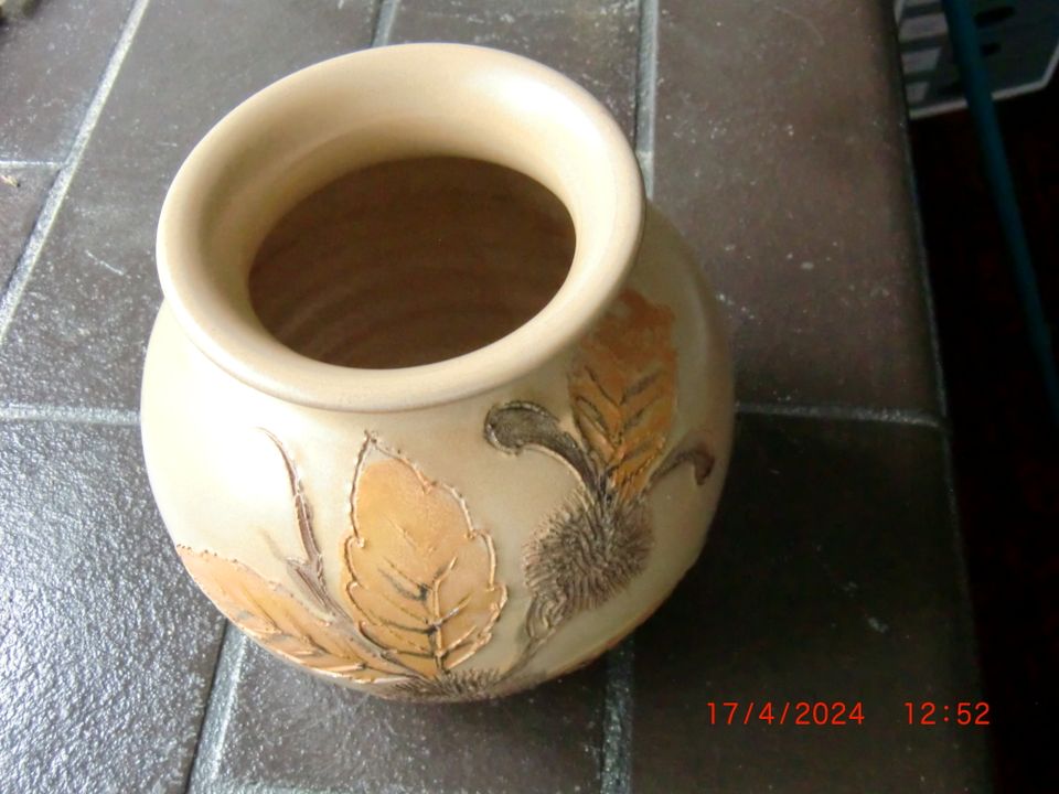 kleine Keramik - Kugelvase, mit Muster in Berlin