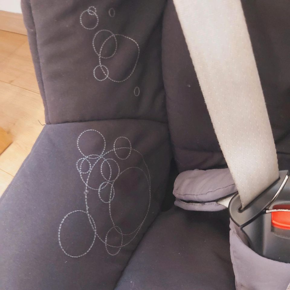 Kindersitz Autositz Maxi-Cosi Pearl inkl. Isofix-Station in Delitzsch