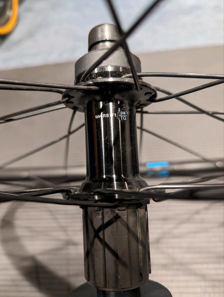 Shimano Laufradsatz für Gravel-, Renn-, oder Trekkingrad WH-RS171 in Meerbusch