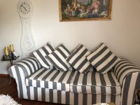 Sofa 2-Sitzer Couch Shabby Chic grau/creme gestreift ink 4 Kissen Sachsen - Burkau Vorschau
