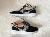Nike Roshe Run Safari GS Größe 38,5 schwarz Sneaker bis 1.6.2025 Dresden - Löbtau-Süd Vorschau