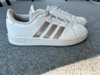 Adidas Sneaker Schuhe Gr. 37 1/3 Niedersachsen - Emden Vorschau