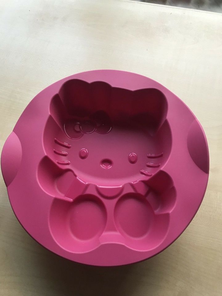 Silikonbackform Hello Kitty Tupperware in Schmitshausen