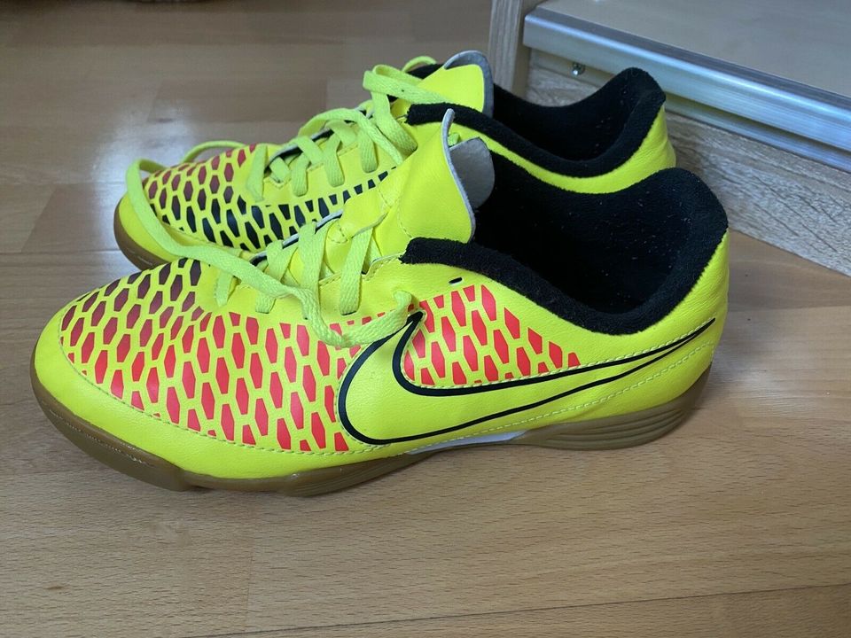 Nike Magista Sportschuh Größe 38 in Kirchberg (Hunsrück)