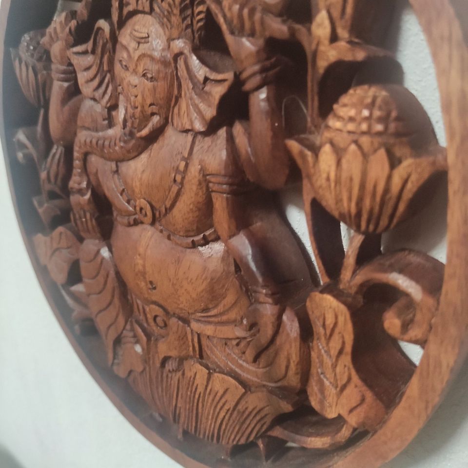 Geschnitztes Wandrelief Wandbild Ganesha Bali in Lüchow