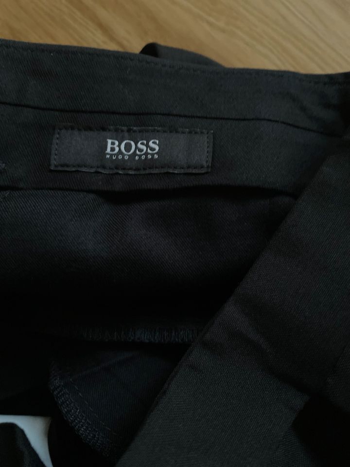 Hugo Boss Hose Anzughose schwarz Größe 50 in Schwerin