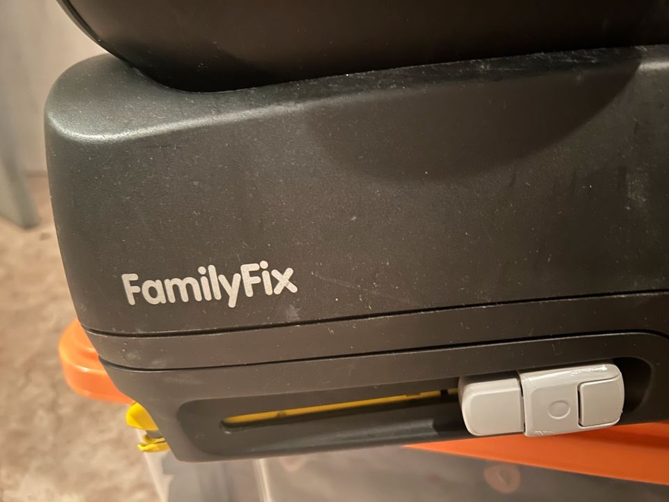 Maxi Cosi inkl Family Fix in Maisach
