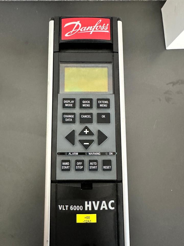 Danfoss Frequenzumrichter VLT6002HT 4B20STR3DLF00A00C0 2,2kVA in Rüsselsheim