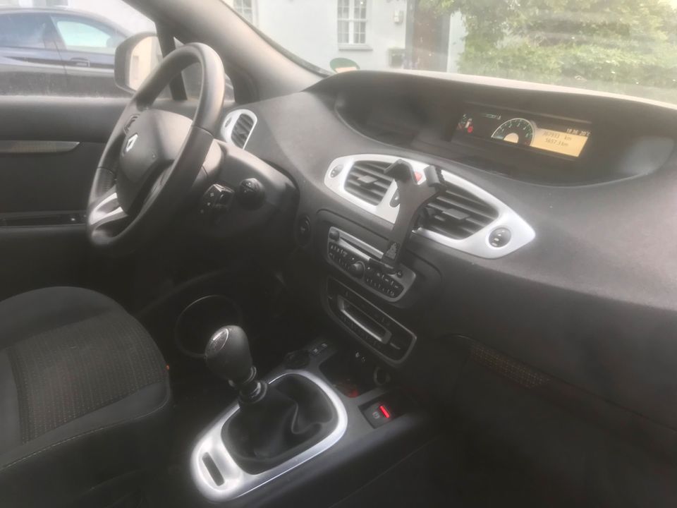 Renault scenic 2010 7 Sitzer mit Garantie Beschreibung LESEN in Bergisch Gladbach