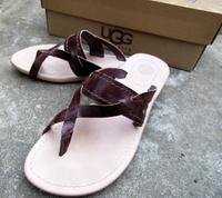 Sandalen Damen Zehentrenner Gr. 36 Neu Leder Ugg Sachsen-Anhalt - Reuden Vorschau
