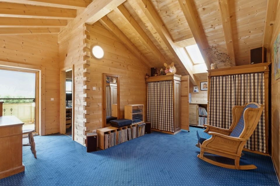 Charmantes Massivholzhaus am Tegernsee mit einzigartigem Bergblick / Kauf zur Selbstnutzung in Rottach-Egern