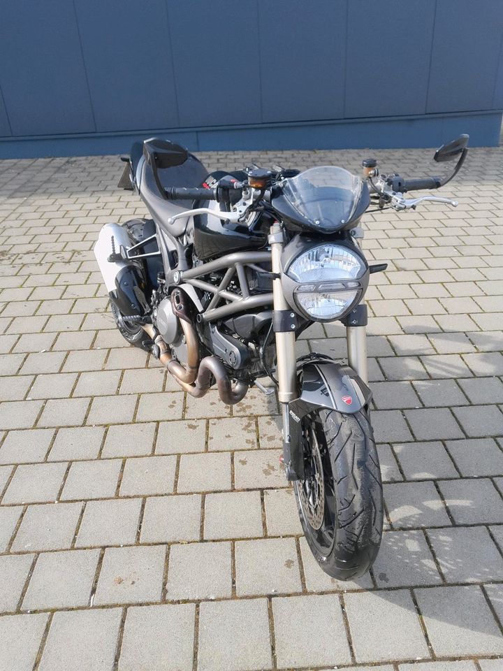 Ducati Monster 1100 in Gerstetten