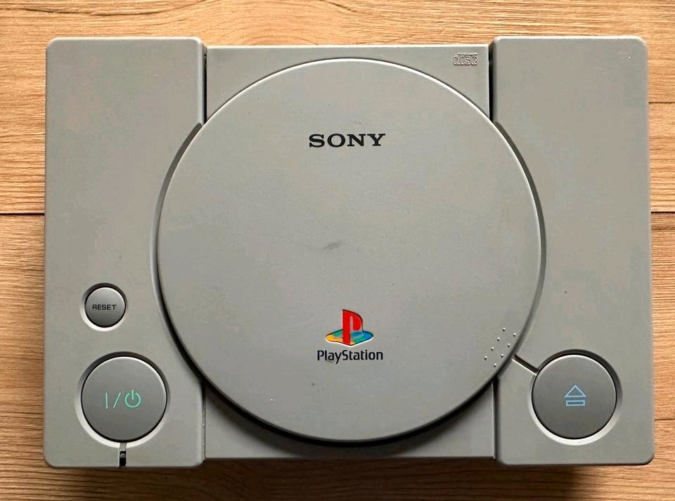 PlayStation 1 mit Chip kann alles an Spiele spielen in Wuppertal