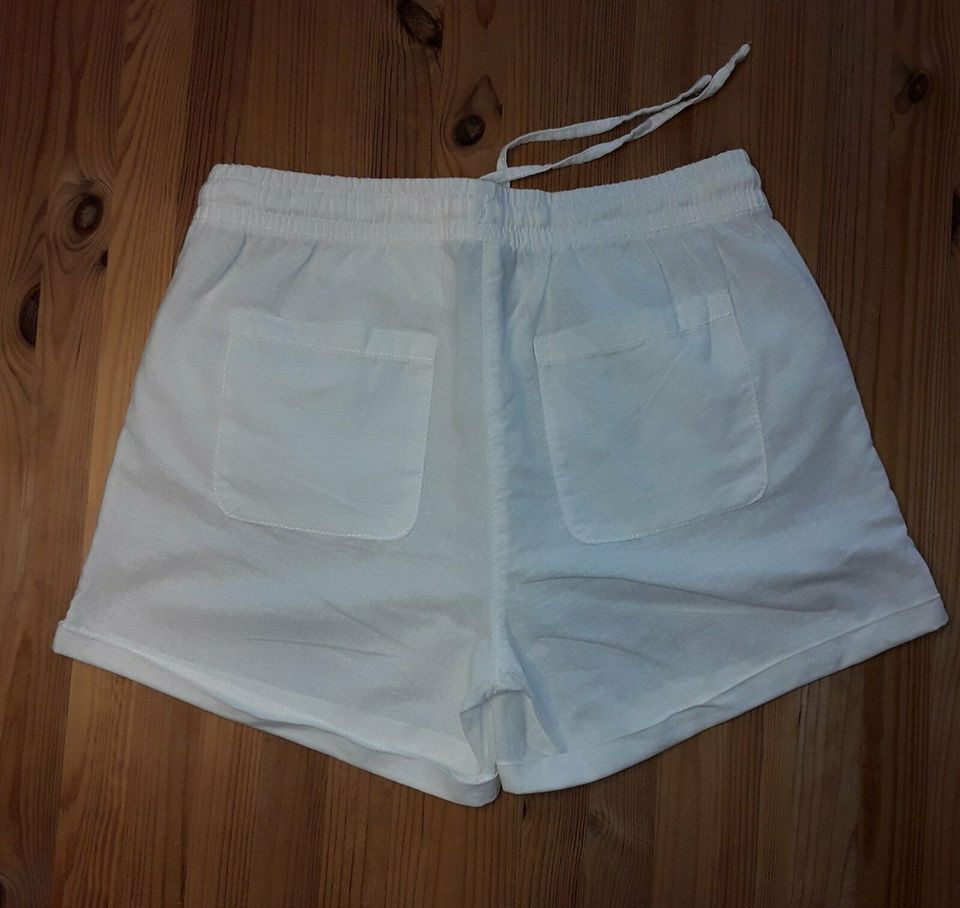 kurze Hose / Shorts / Leinenhose für Damen Größe 38 neu in Friedrichroda