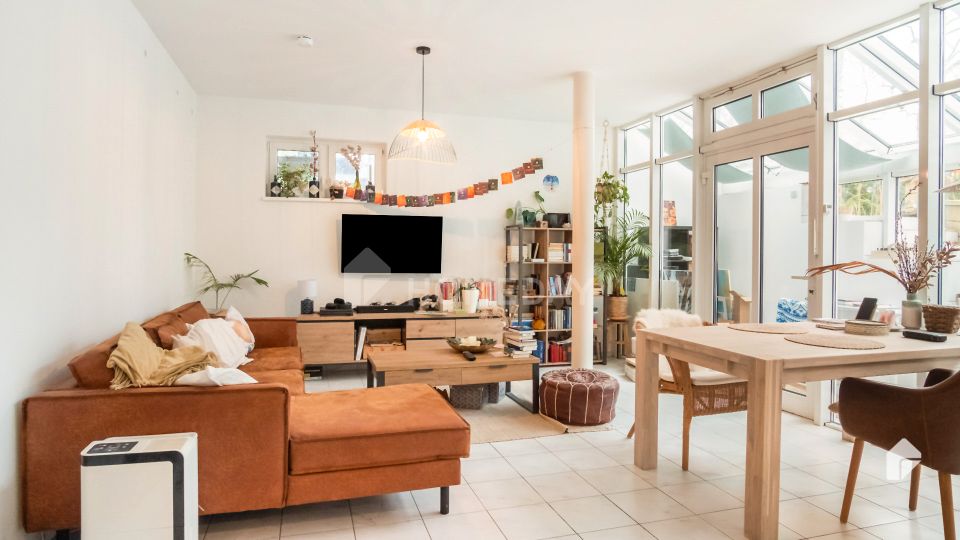 Traumhafte Souterrainwohnung mit Wintergarten und eigenem Garten in Berlin Tegel in Berlin