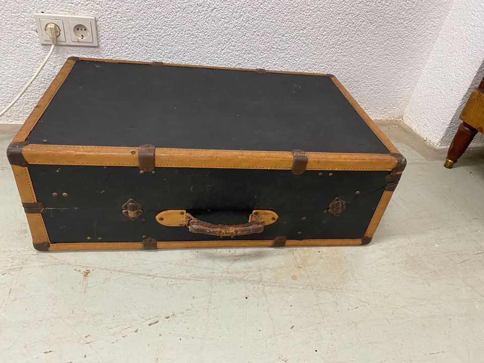 Antiker Oldtimer Koffer alter Reisekoffer D.R.G.M.Überseekoffer in Völklingen