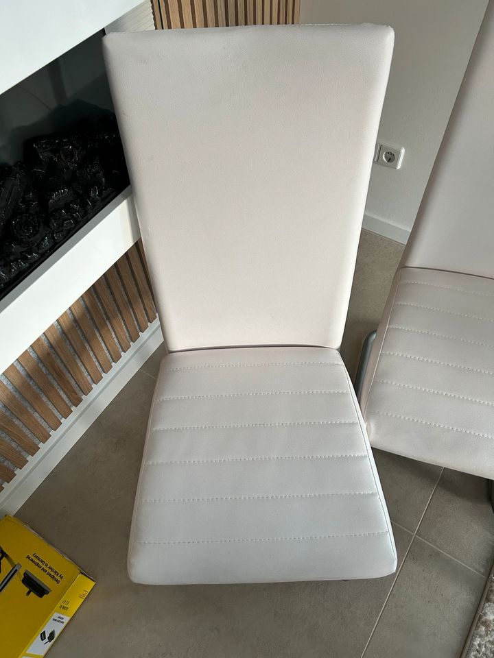 4 Stühle für insgesamt 10€!!! Stuhl weiß in Linz am Rhein