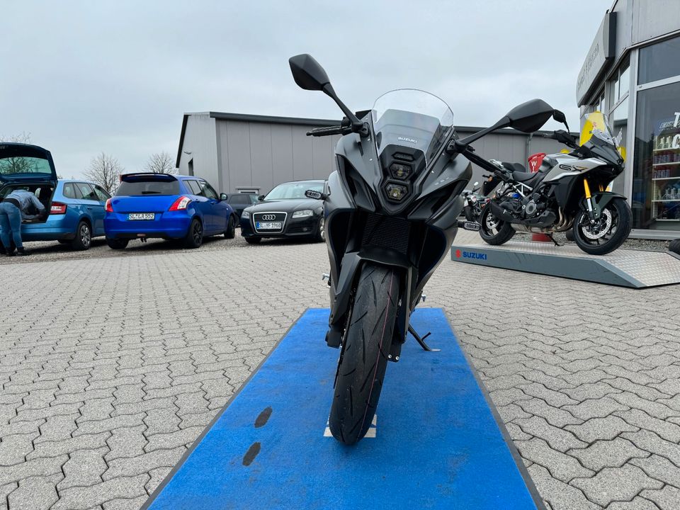 Böwadt-und-Hansen-234-Suzuki-GSX-800-8R-schwarz in Handewitt