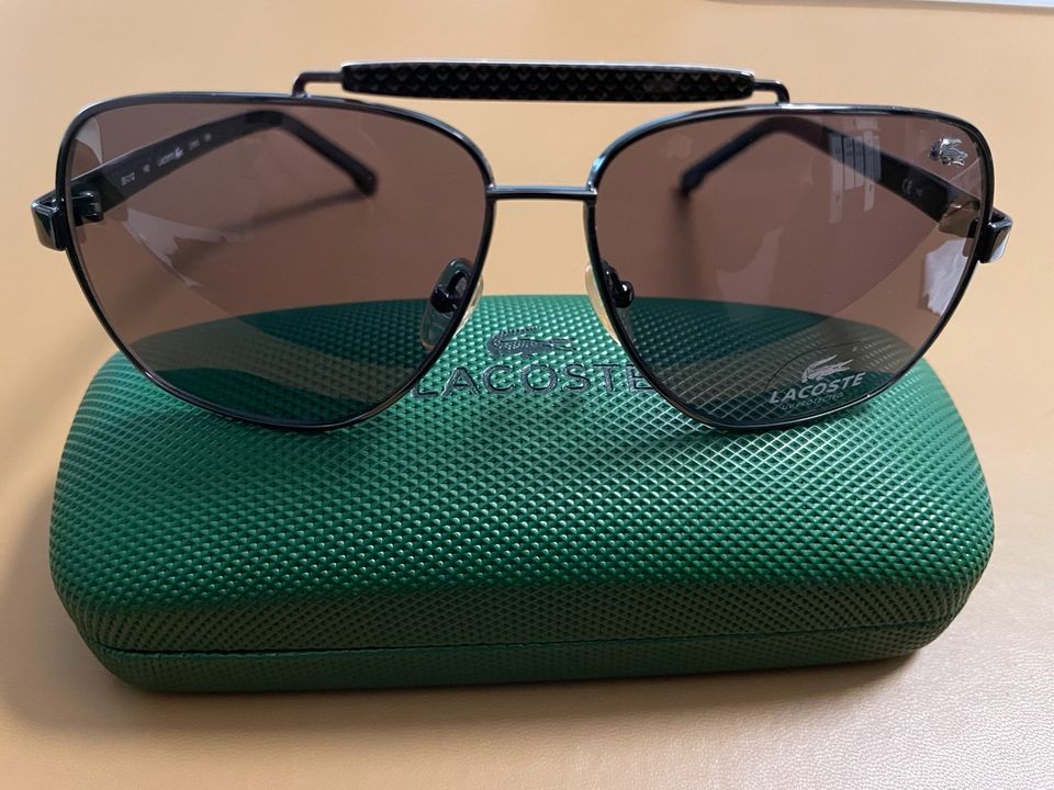 Lacoste Sonnenbrille schwarz Neu mit Box und Sticker Pilot in Hessen -  Maintal | eBay Kleinanzeigen ist jetzt Kleinanzeigen