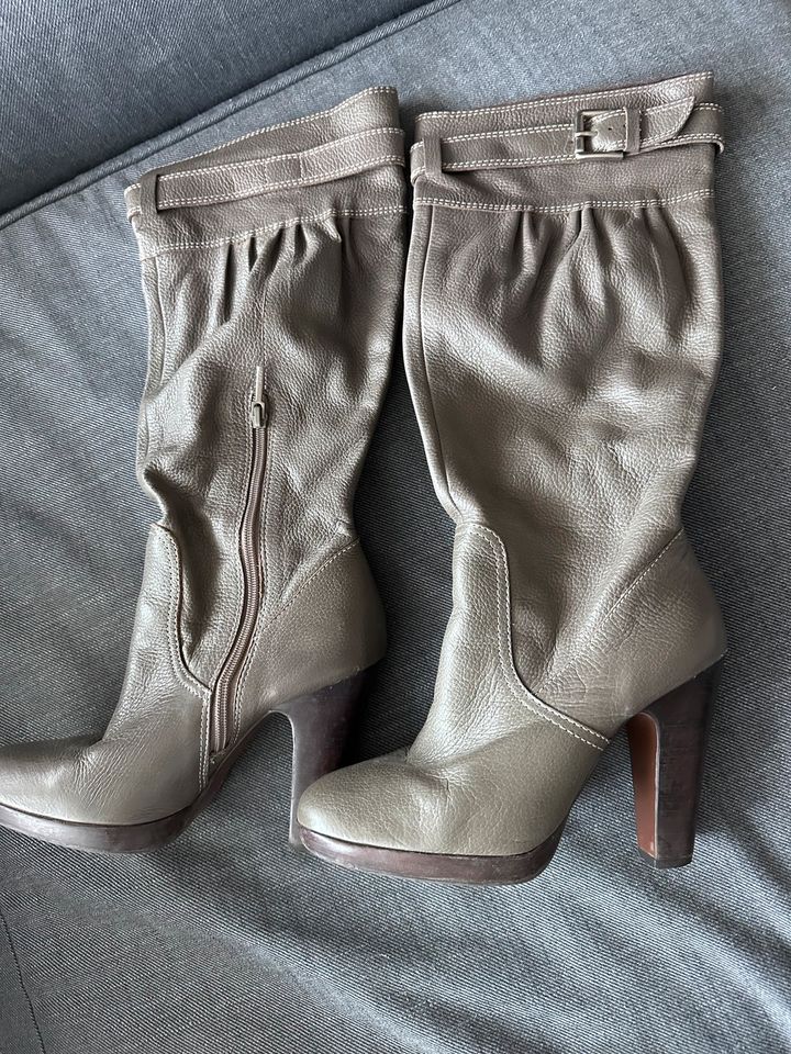 Romantische Lederstiefel von Zara in Fulda