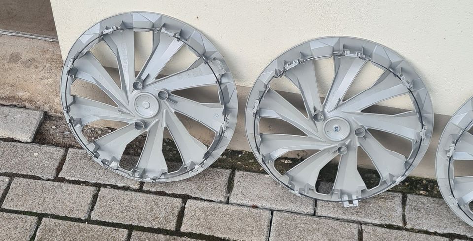 4 neue originale VW Radkappen 15 Zoll in Wallenhorst